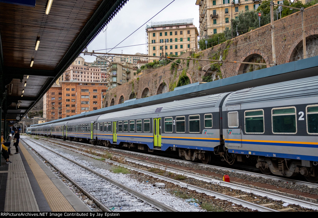 A train of MDVC and MDVE cars wait to depart Genova Piazza Principe